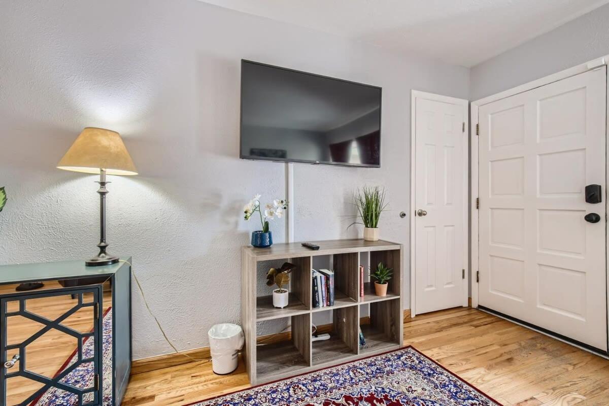 Ranch-style Retreat Walk To Light Rail DEN