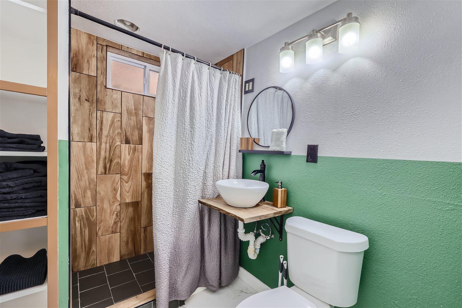 Ranch-style Retreat Walk To Light Rail DEN
